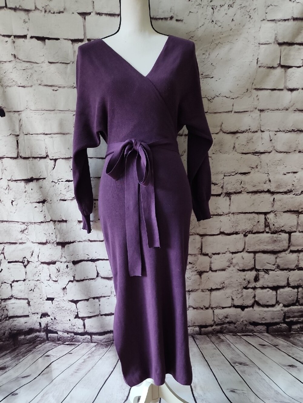 Women’s V-Neck Bodycon Sweater Dress – Size M - EUC